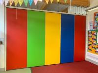 Acoustic partition in vibrant colours