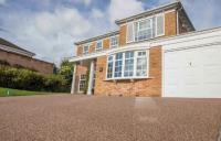 WHAT ARE THE ADVANTAGES OF A RESIN DRIVEWAY?
