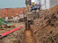 BUILDING A GARDEN RETAINING WALL WITH OLD OAK RAILWAY SLEEPERS