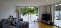 How to open and close frameless bifolding doors