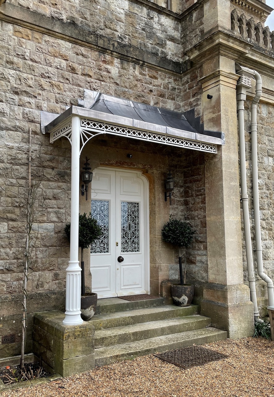 Column Corner Porch with Roof Frame