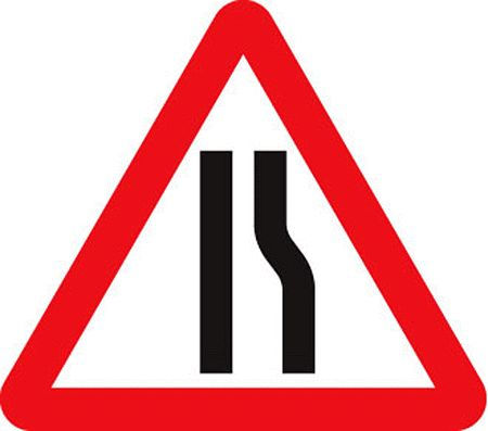 Road narrows right fold up 600mm triangle sign