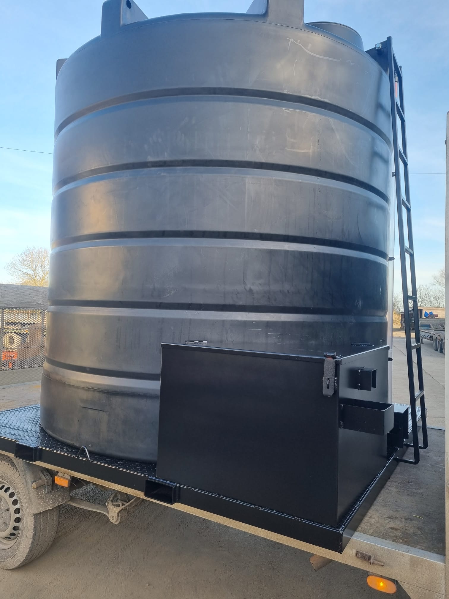 Affordable 10,000ltr Water Tank, With On Demand Pump To Hire In Nottinghamshire