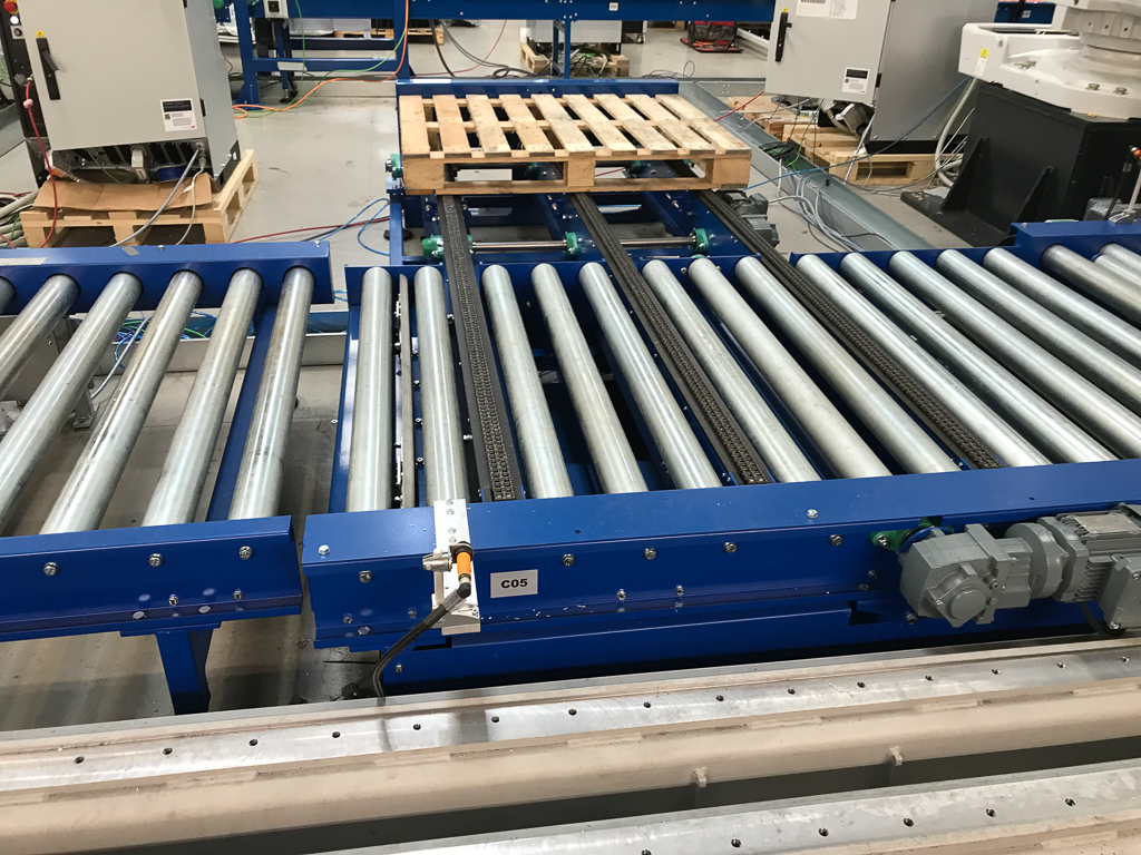 UK Suppliers of Chain Driven Roller Conveyor