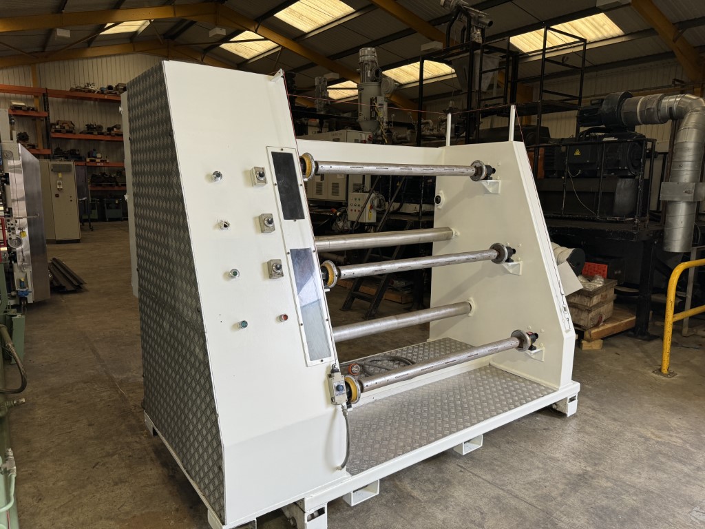 UK Suppliers Of 1370mm Wide Welex 3 Station Winder with adjustable torque. Max 1000mm roll diameters.