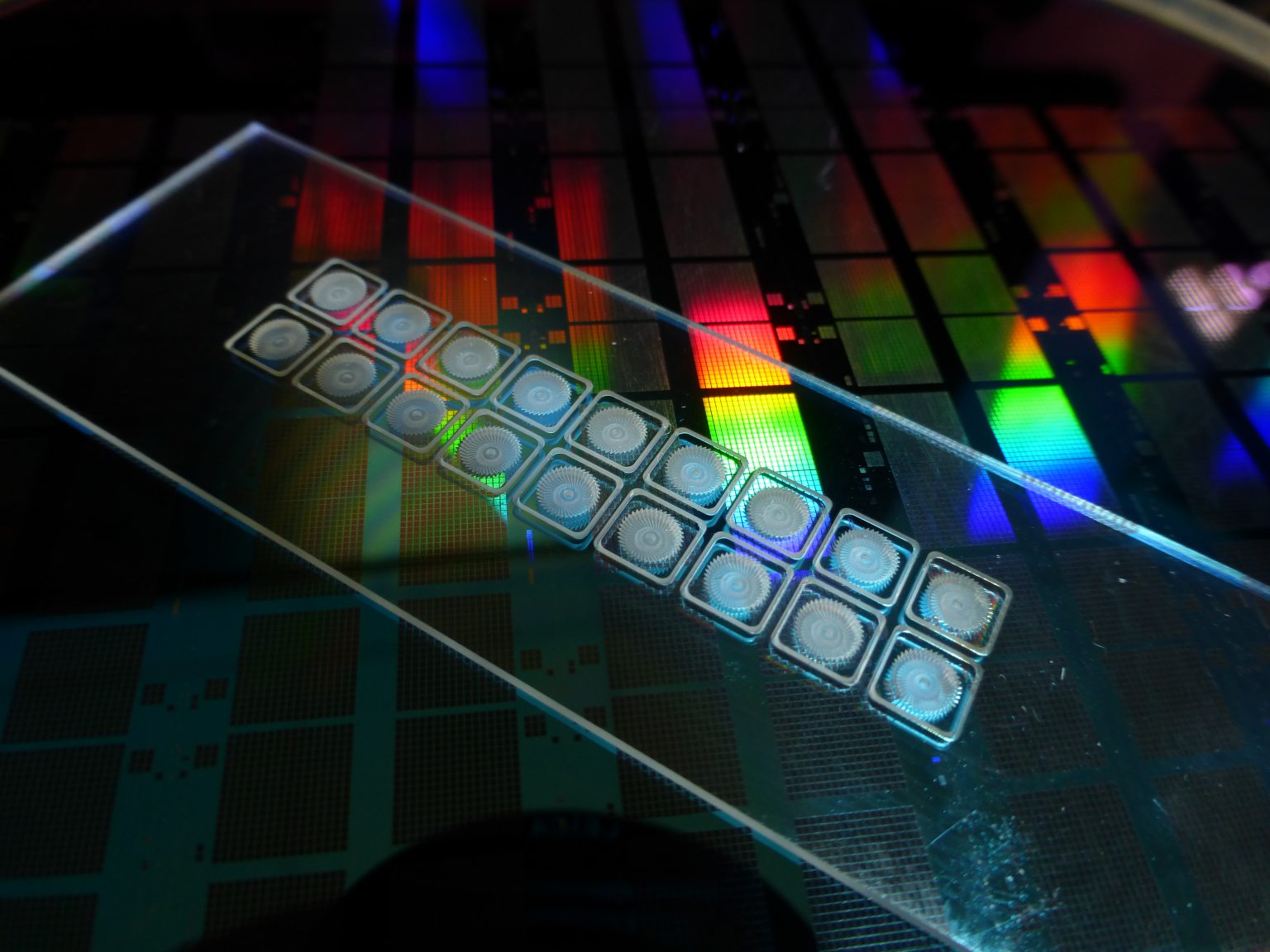 GLASS MILLING Opto-Fluidic Features