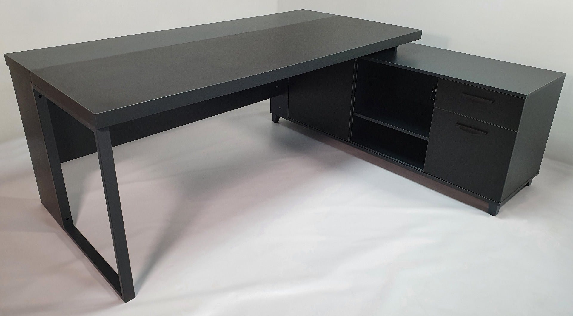 Providers Of Quality Executive Desk Black with Grey Powder Coated Steel Leg ZG1816 North Yorkshire