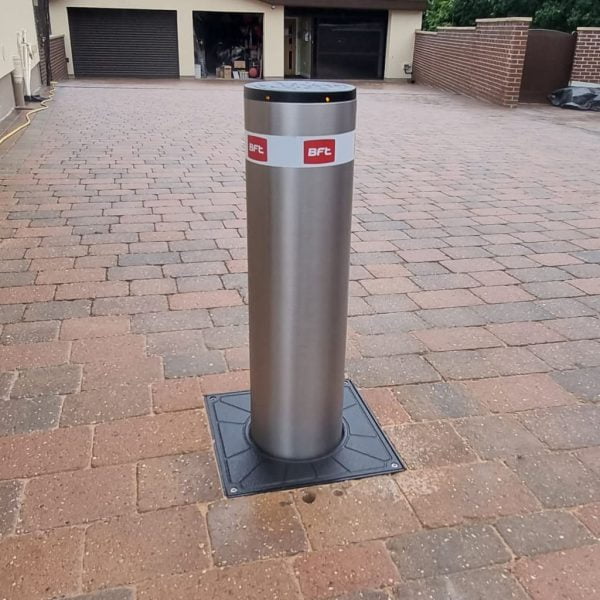 Automatic Rising Security Bollards For Commercial Entrances