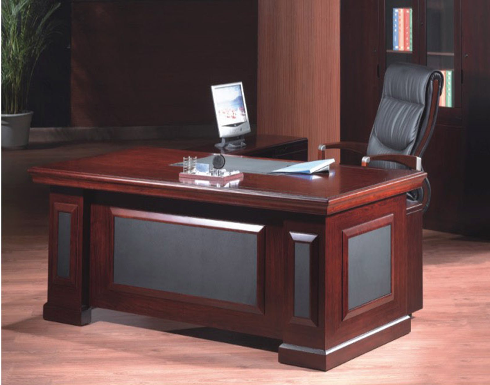 Providers Of Mahogany Executive Desk With Leather Detailing - With Pedestal and Return - 1819