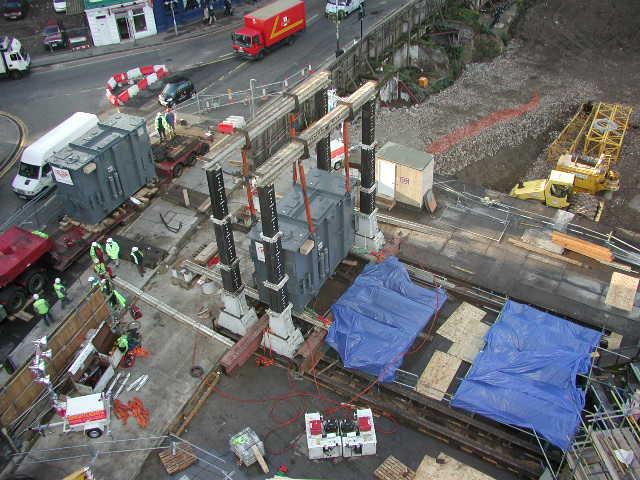 Industrial Hydraulic Gantry Lifting Equipment For Confined Spaces