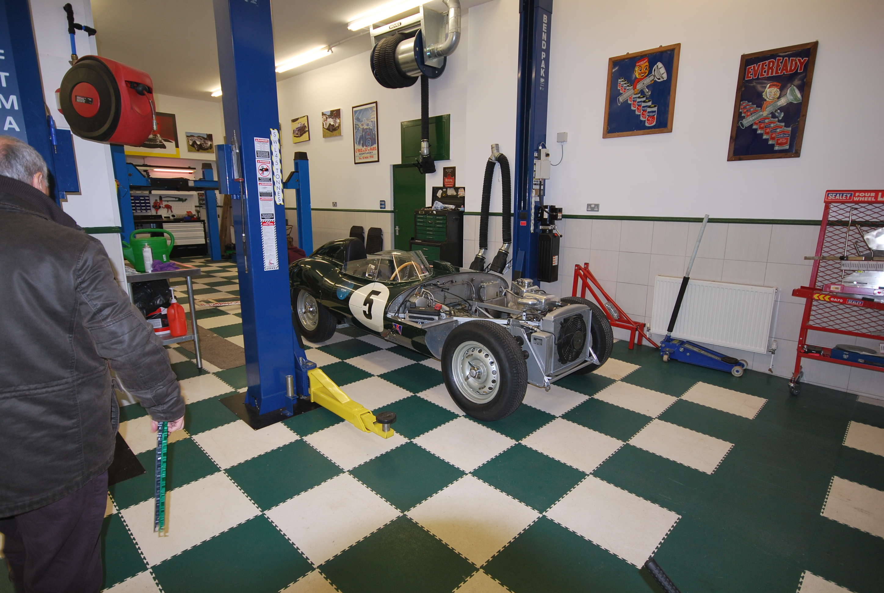 A Comprehensive Tutorial: How to Install Garage Floor Tiles