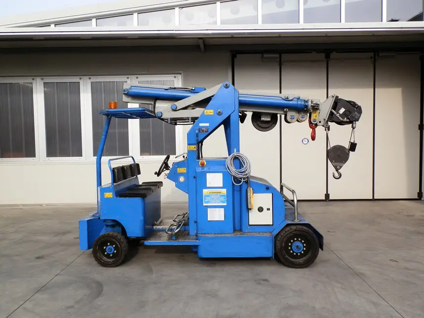 Mobile Crane With Front Stabilizers For Precision Handling
