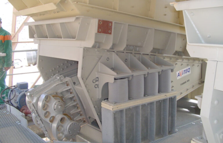 UK Suppliers of Robust Unbalance Exciter-Driven Hopper Discharge Unit For Limestone