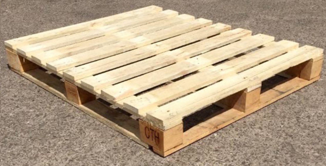 Used Three Runner Standard UK Plastic Pallet (Closed Deck) For Food Processing Sector