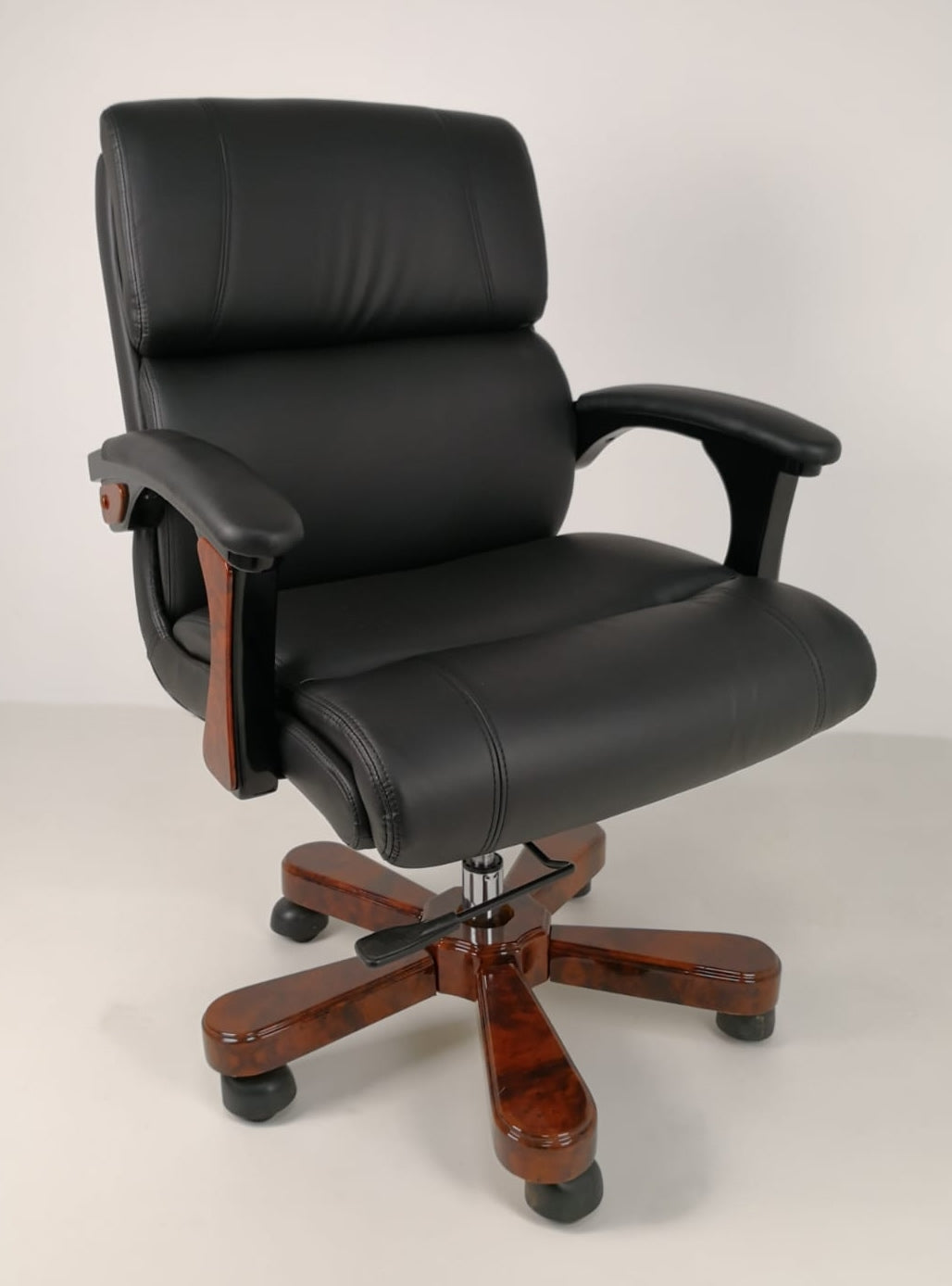 Providers Of Luxury Executive Style Office Chair in Black Leather - B018 Near Me