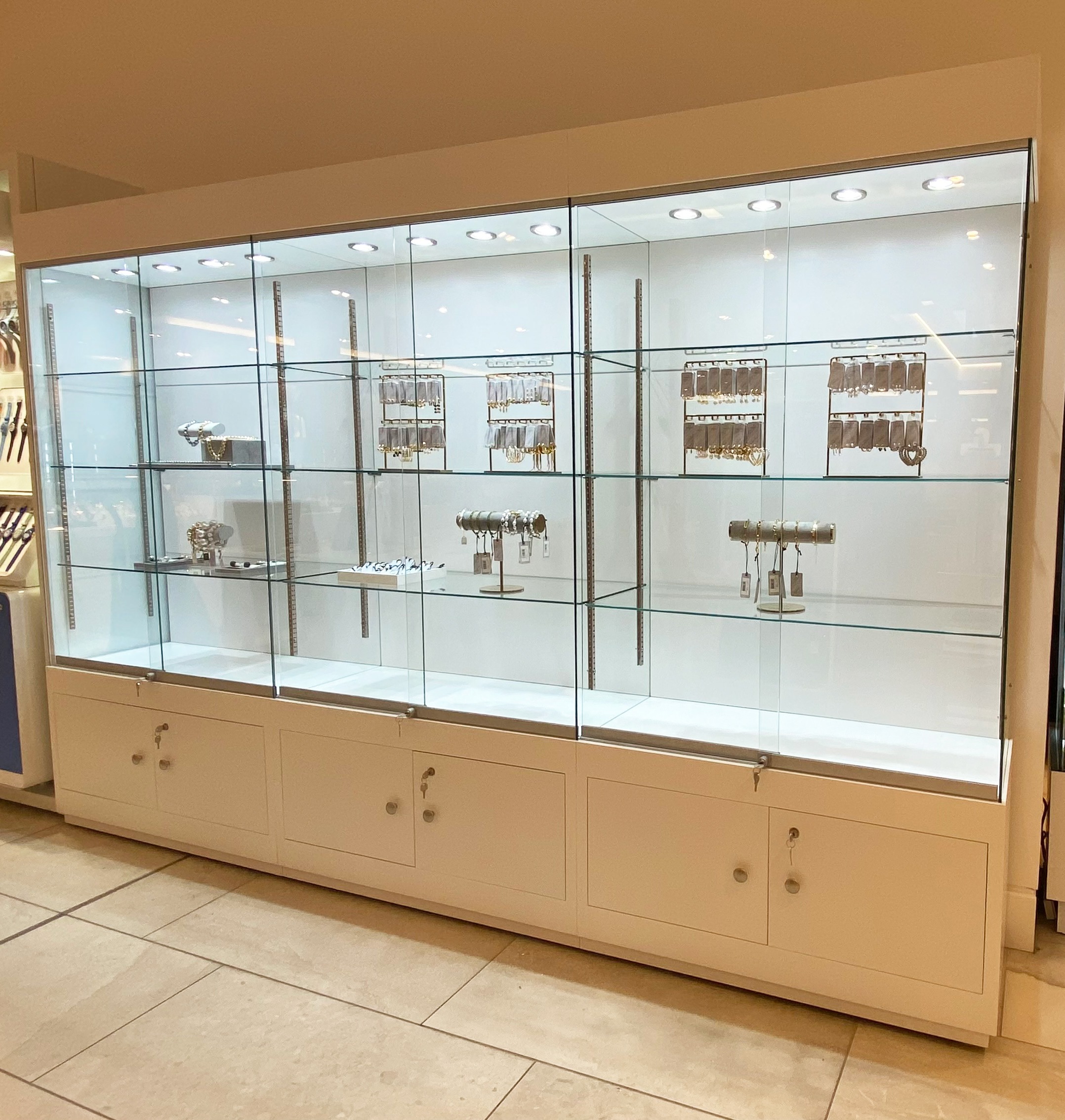 Display Cabinet Lighting For Corporate Showrooms
