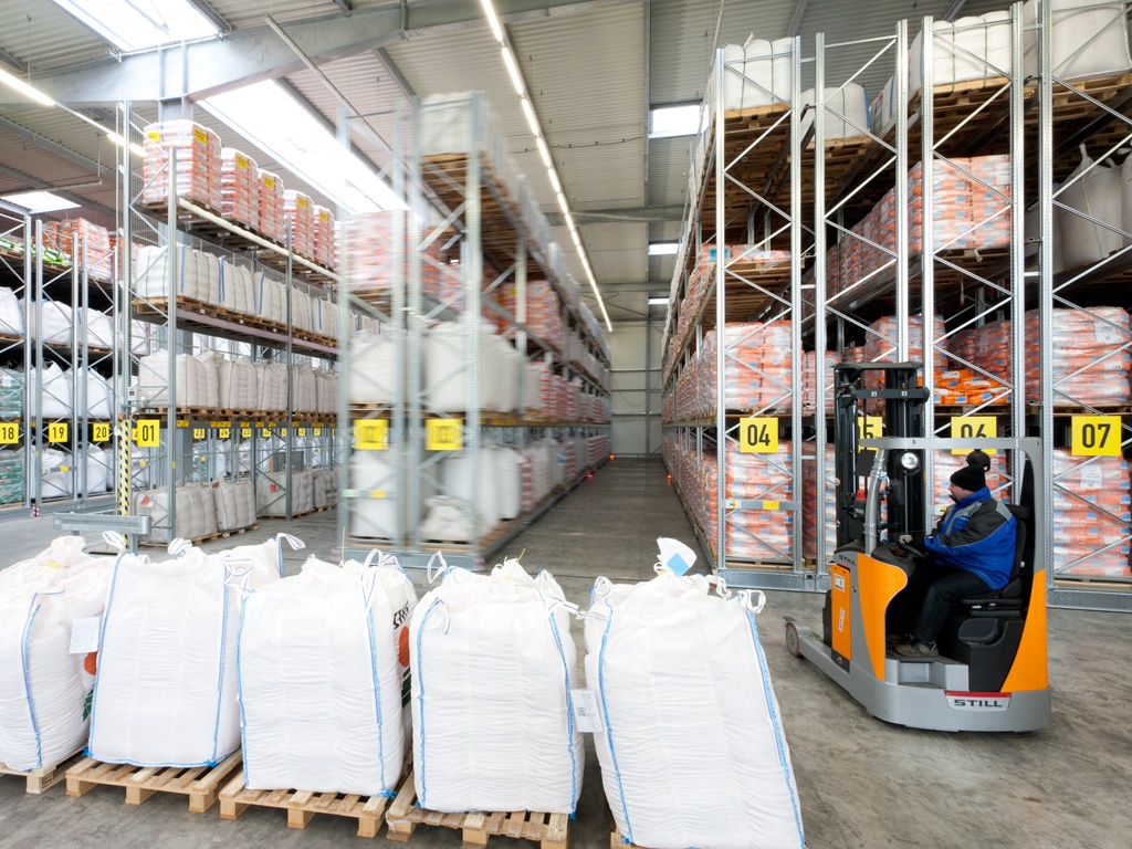 Mobile Pallet Racking Systems to Maximise Storage Capacity