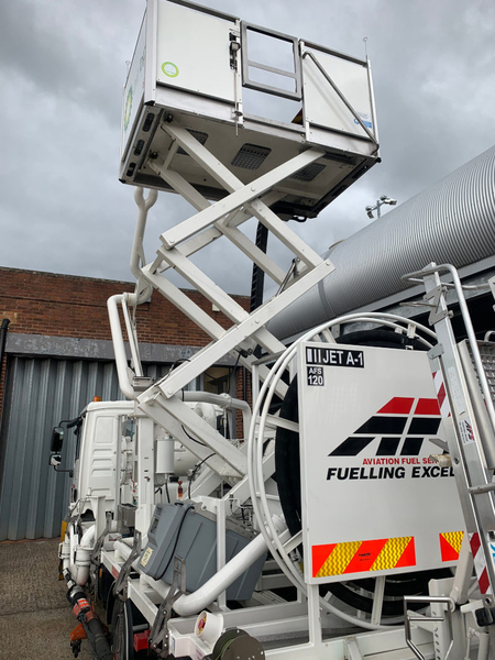 Triple vertical scissor lift used for aircraft re-fuelling