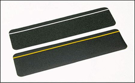 Anti-slip cleat black photoluminescent 610mm x 150mm
