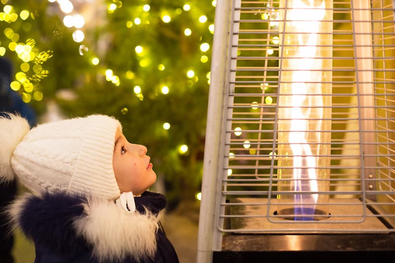 CHOOSING THE RIGHT OUTDOOR HEATER FOR CHRISTMAS ENTERTAINING