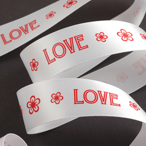Rotary Print 25mm Valentine Style Design (Plate: 4977, Colour(s): White 910 and Red 032)