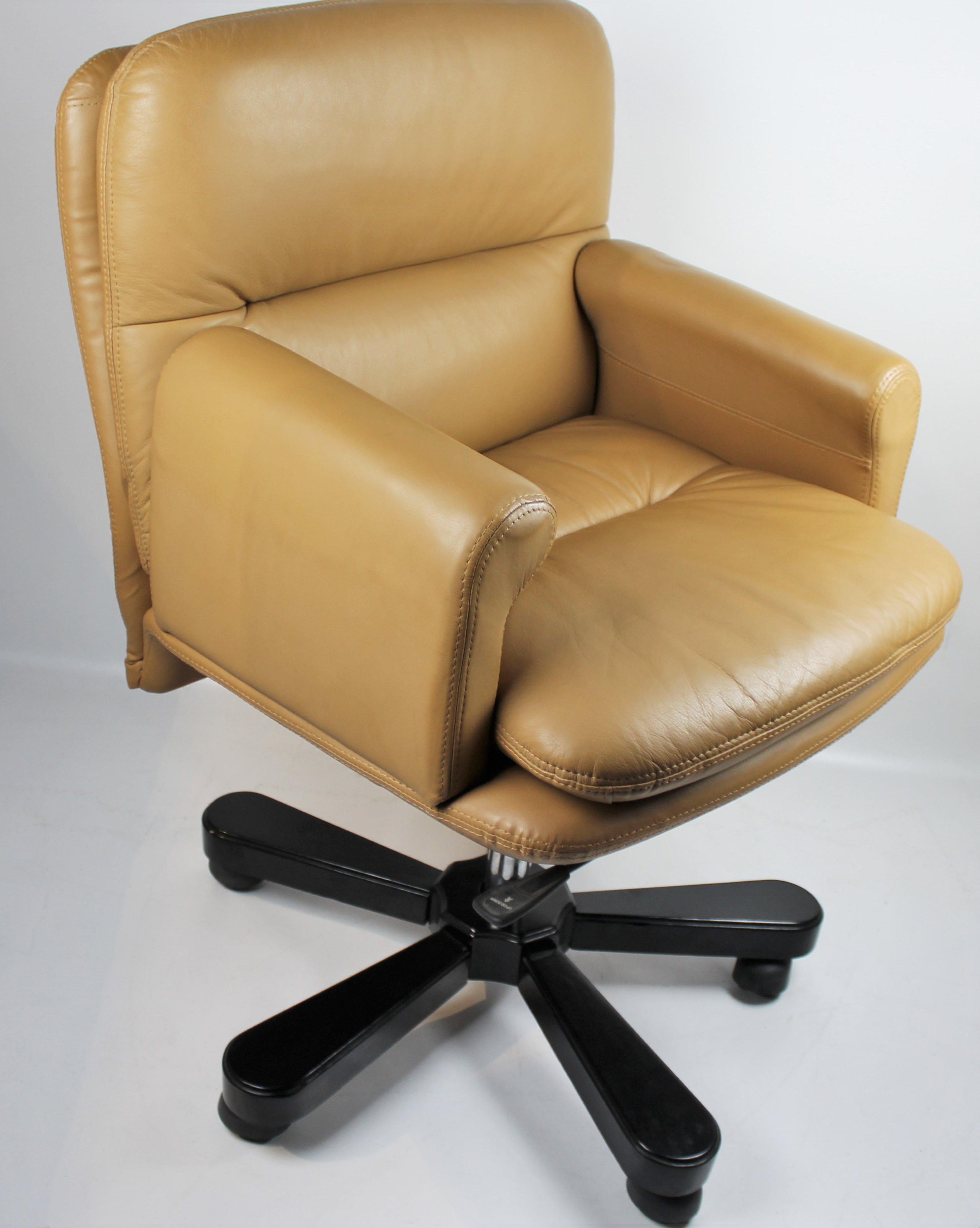 Traditional Beige Leather Office Chair - HSN-B019 Huddersfield