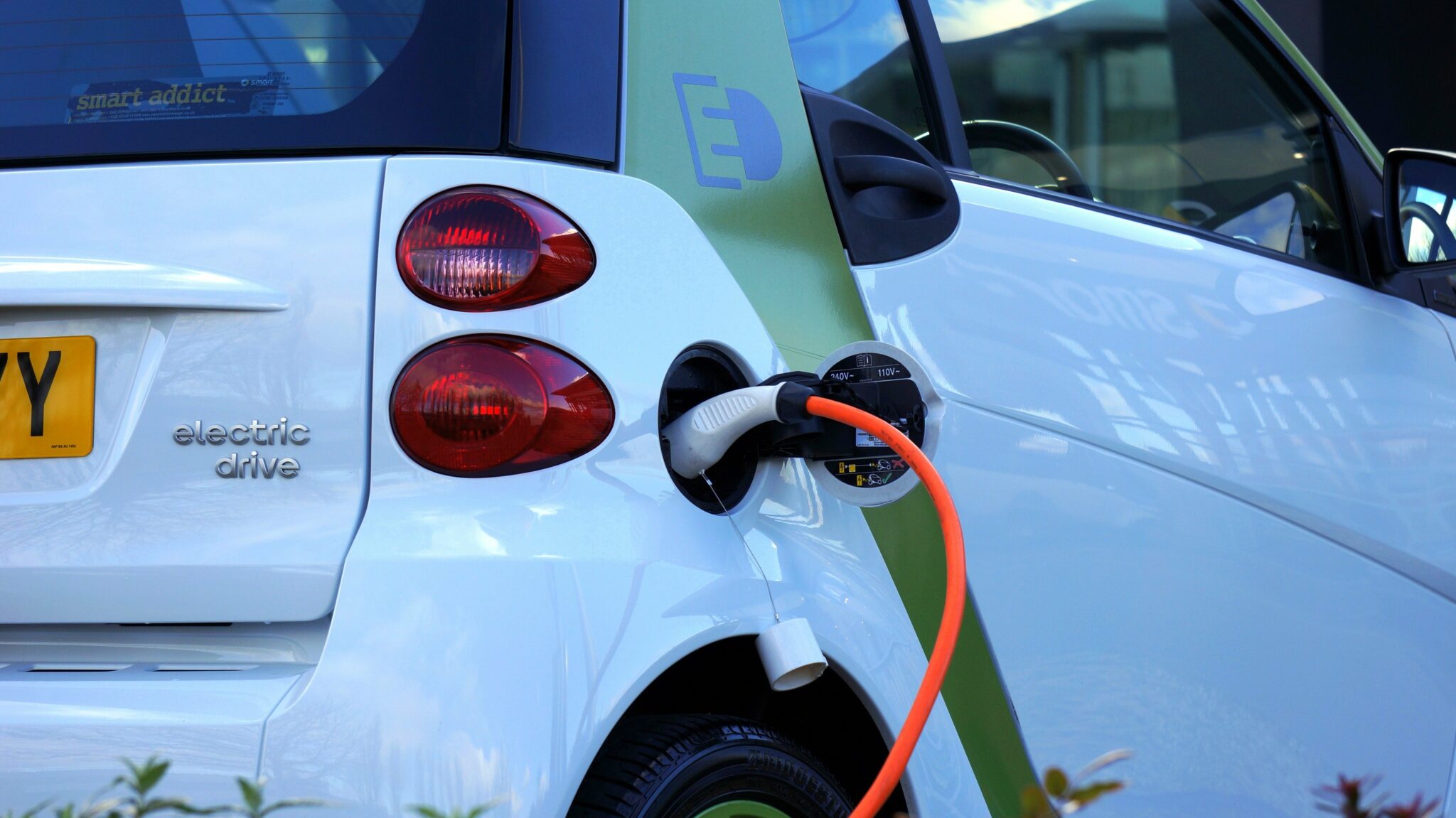 4 Benefits of owning an electric vehicle