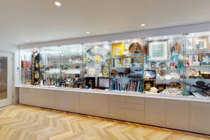 Memorabilia Display Cabinet For Display Historical Artifacts
