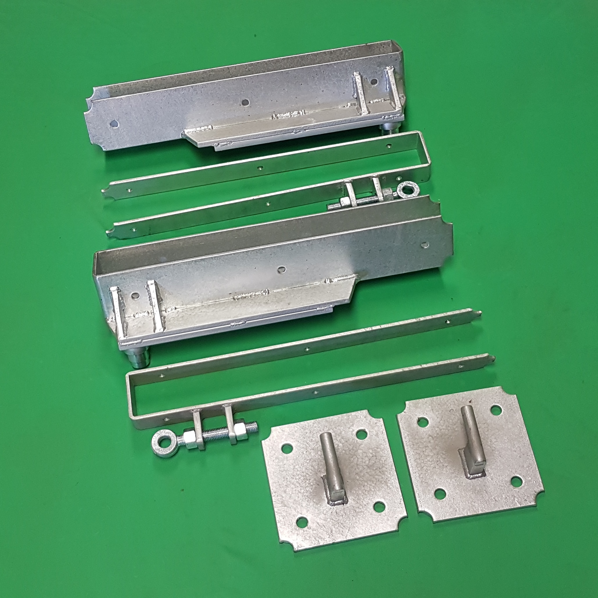 Offset Hinges, Frog Shoes & Wall Plate Kit Pair Galvanised