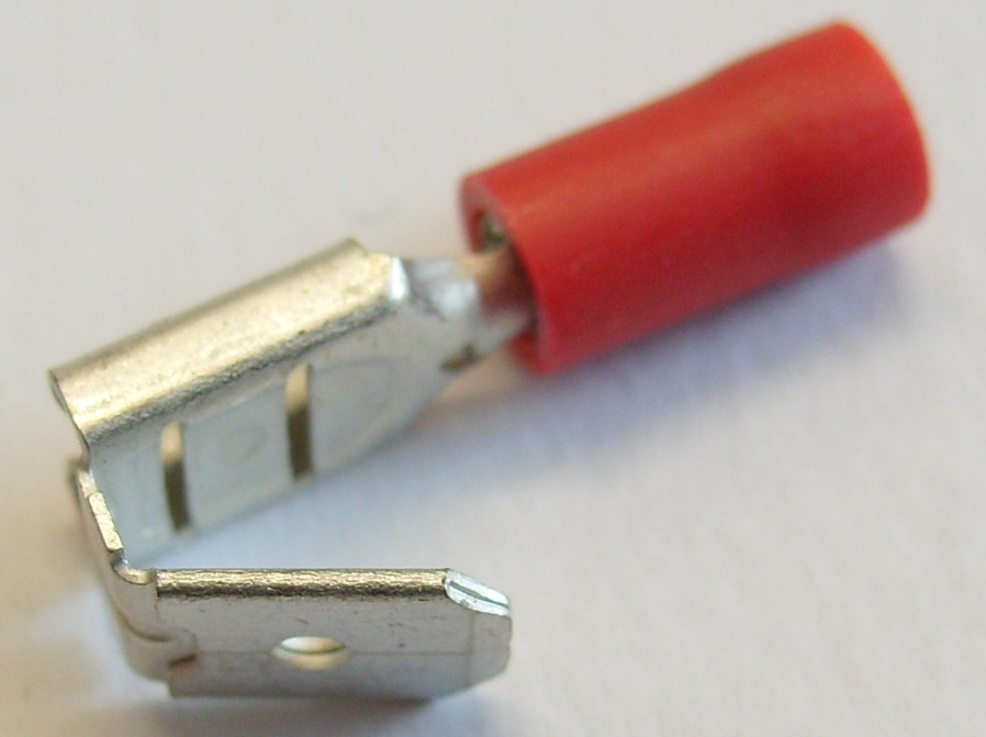 CN09895 Red 12A Piggy Back Terminal
[CN 09895]