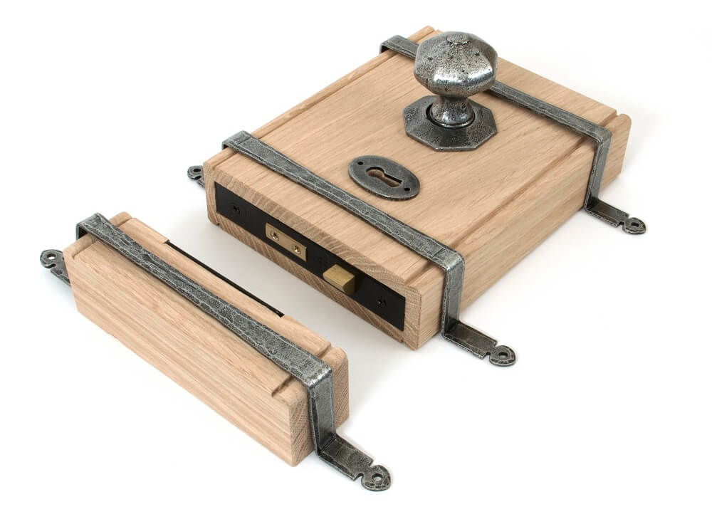 Anvil 33004 Pewter Oak Box Lock + Oct. Knob