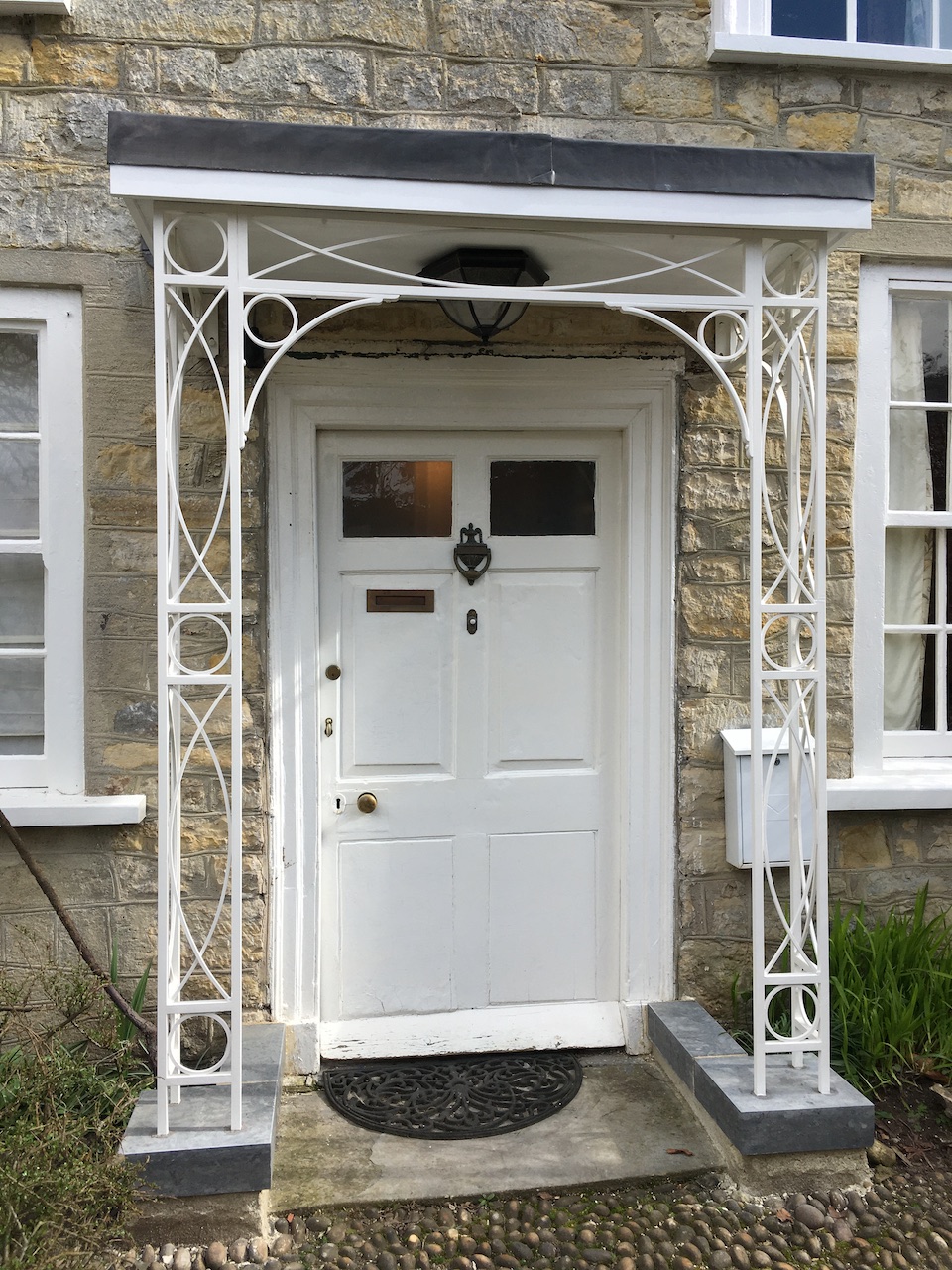 Nouveau Ironwork with Ring Spandrel Brackets