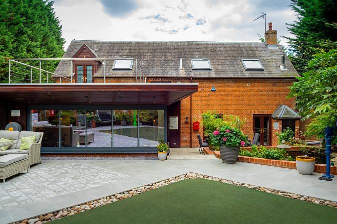 Contemporary Frameless Window Systems For Modern Architecture