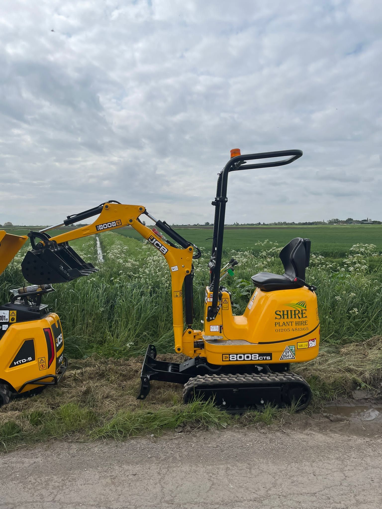 0.9T Micro Digger To Hire In Cambridge