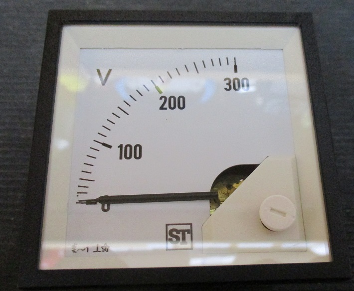 Voltmeter ST Gauge 0-300V
[Meter ST 0-3]