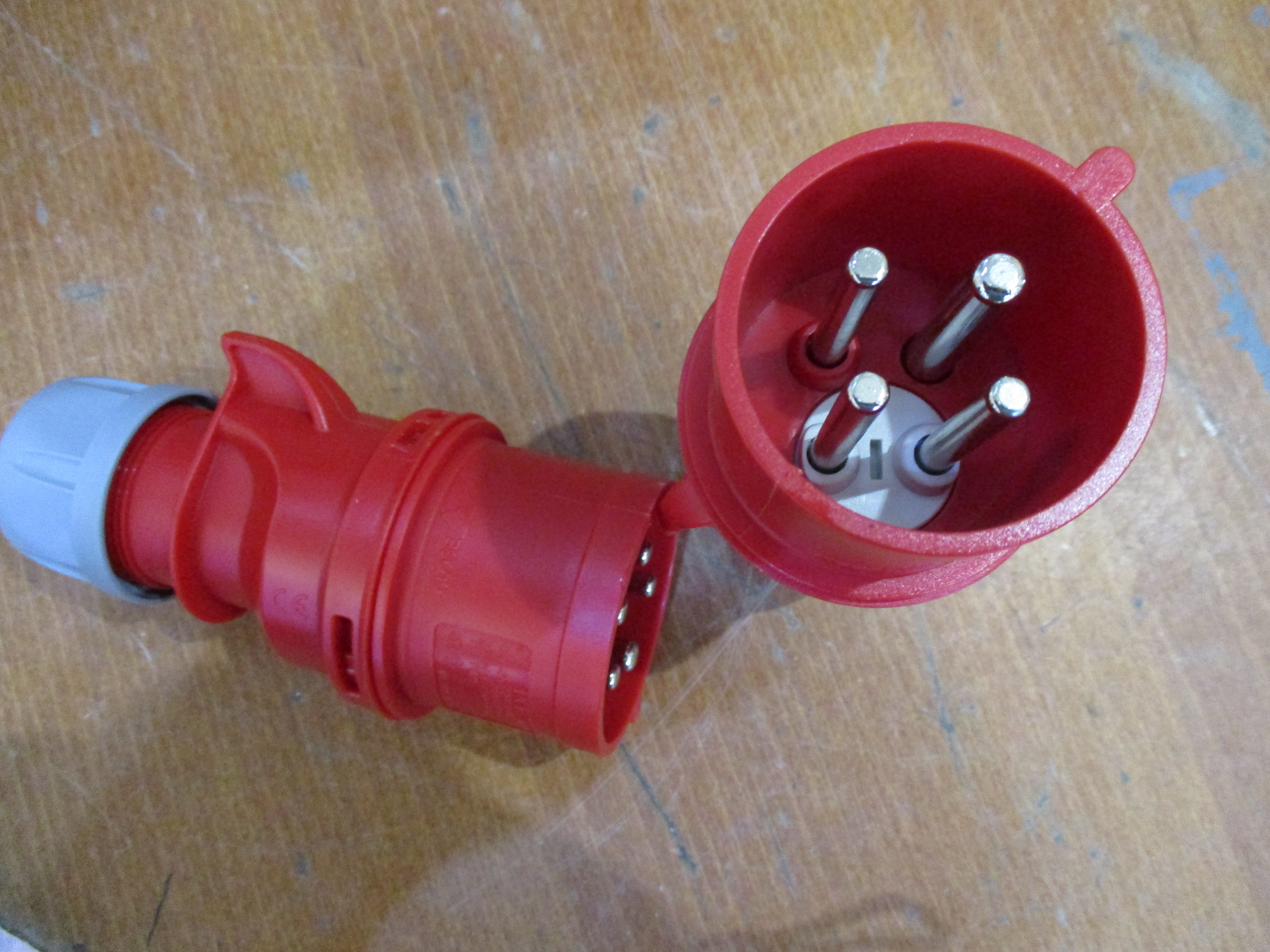 400v 32a 4 Pin Phase Inverter Plug IP44
[3324 INP44]