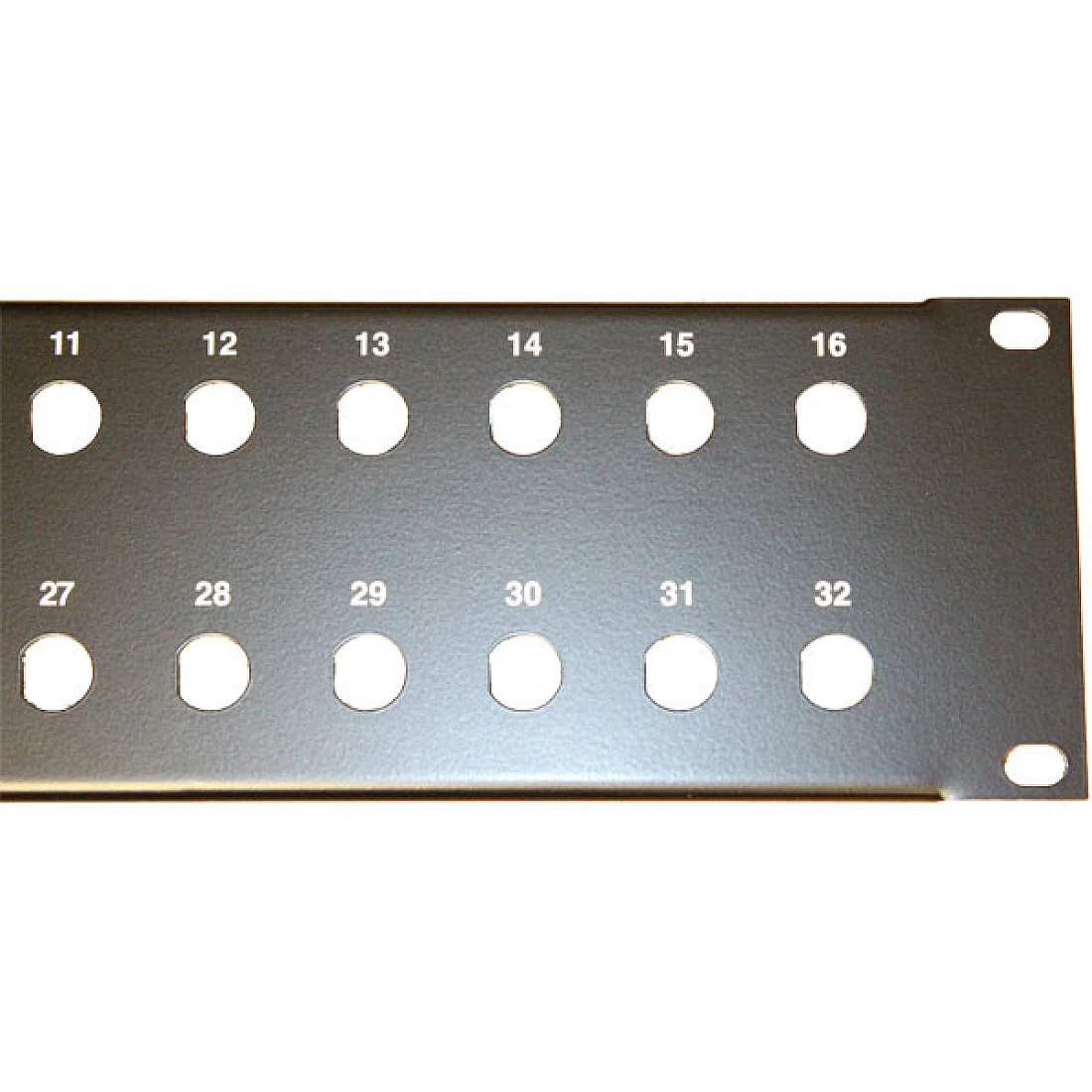 BNC TNC PATCH PANEL 2U 32 port