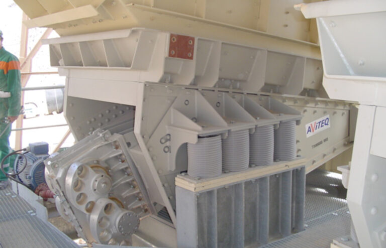 UK Manufacturers of Robust Unbalance Exciter-Driven Hopper Discharge Unit For Limestone