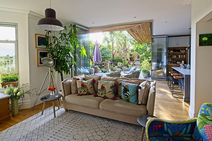 Minimalist Open Corner Glass Folding Doors For Panoramic Views