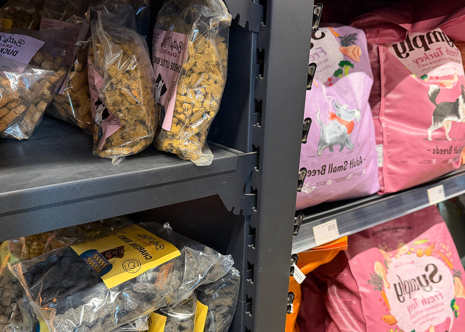 Pet Store Shelving Systems For Displaying Pet Food And Accessories