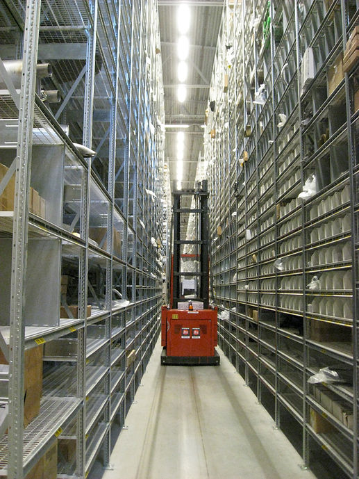 Single-Tier Shelving For Warehouses