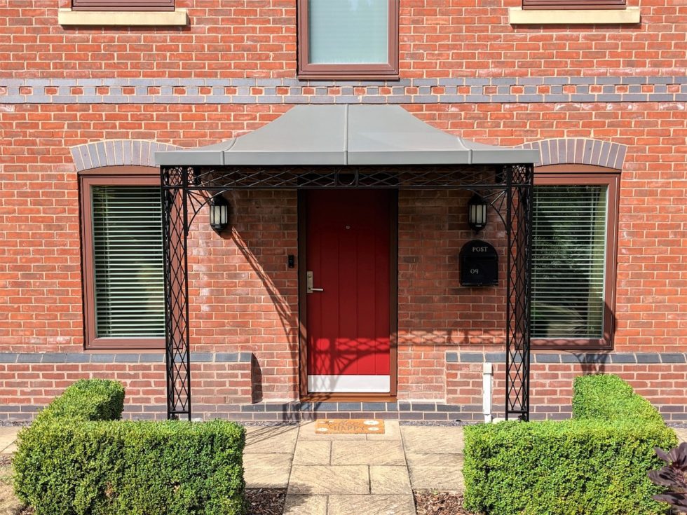 Treillage Metal Porch with Complete Roof