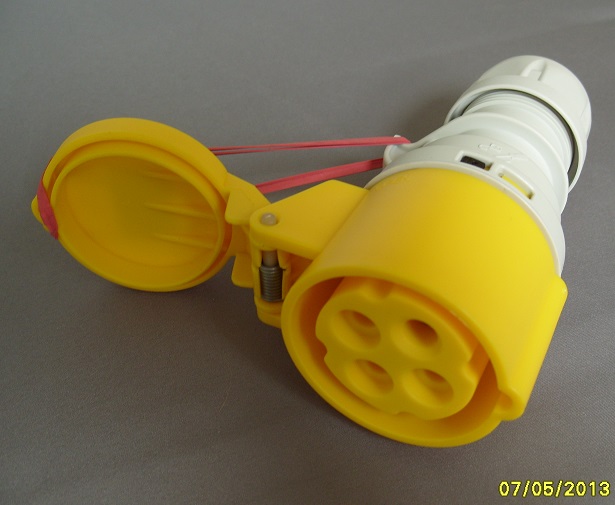 110V 16a 4 Pin Trailing Socket IP44
[PCE-1324C]
