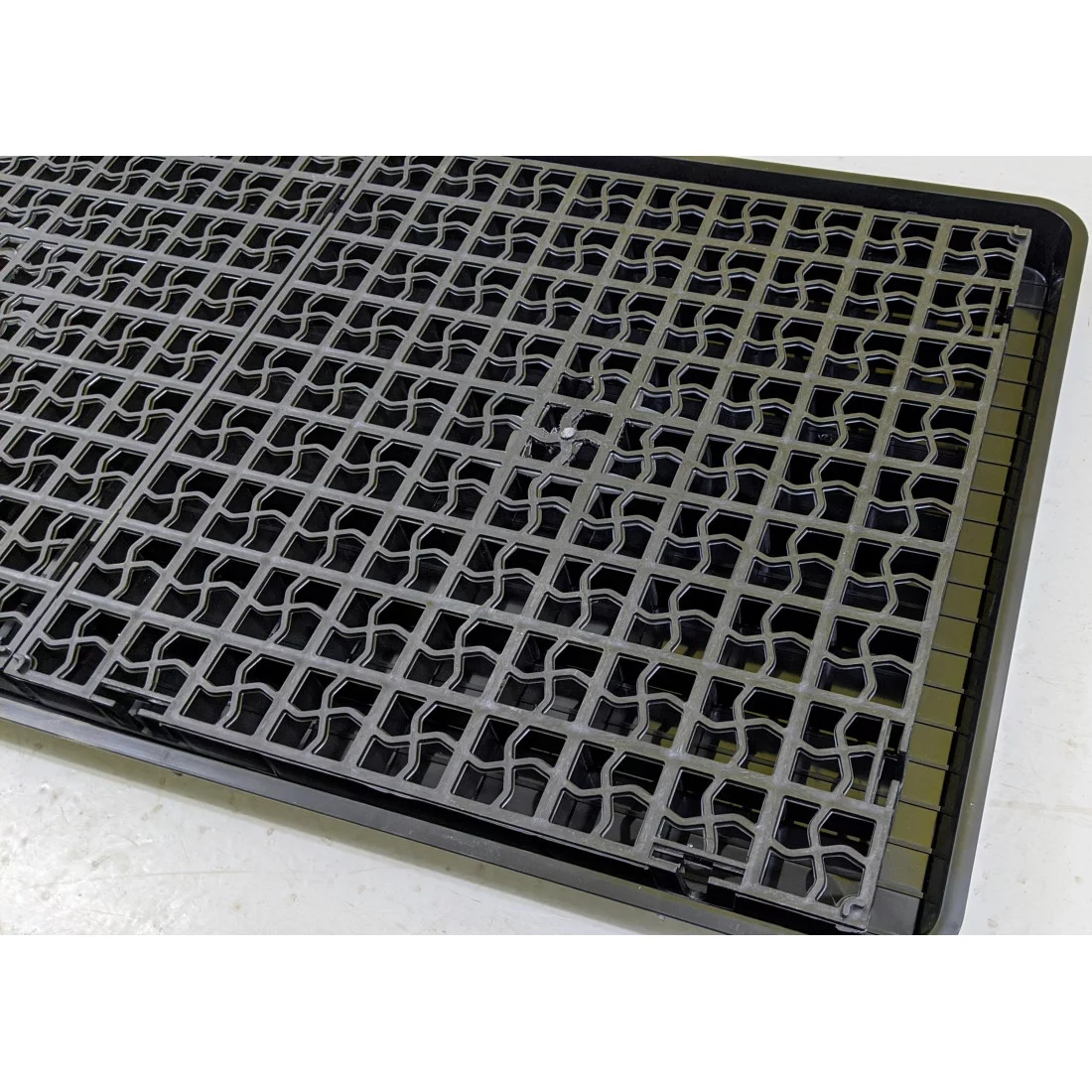 Prevent Oil Spills and Leaks with our Durable and Easy-to-Clean Tray