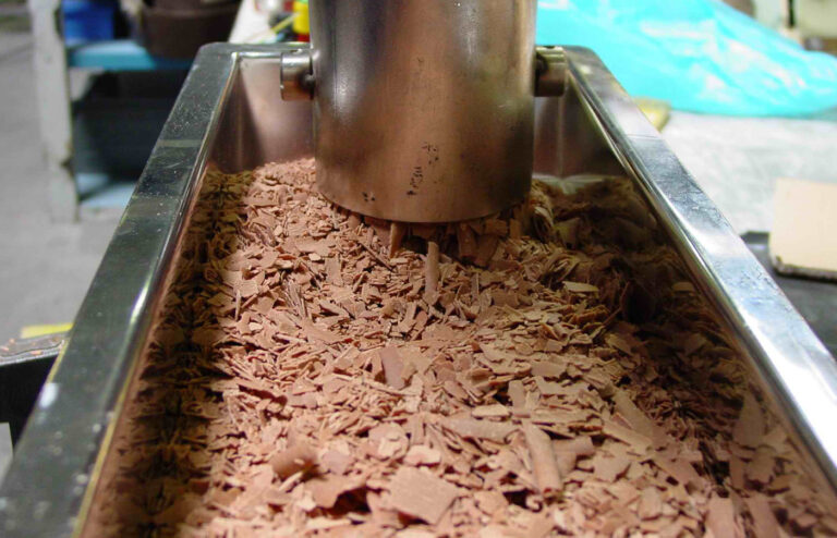 Metered Conveying Of Chocolate Flakes