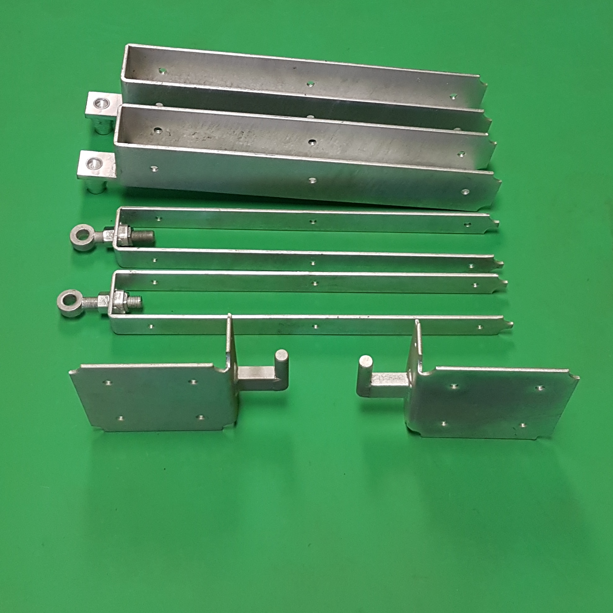 In&#45;line Hinge, Frog Shoe & Corner Plates Pair Kit Galvanised