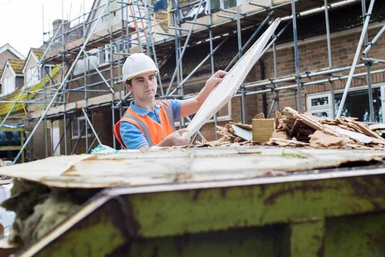 How Skips Keep Construction Sites Tidy During Winter