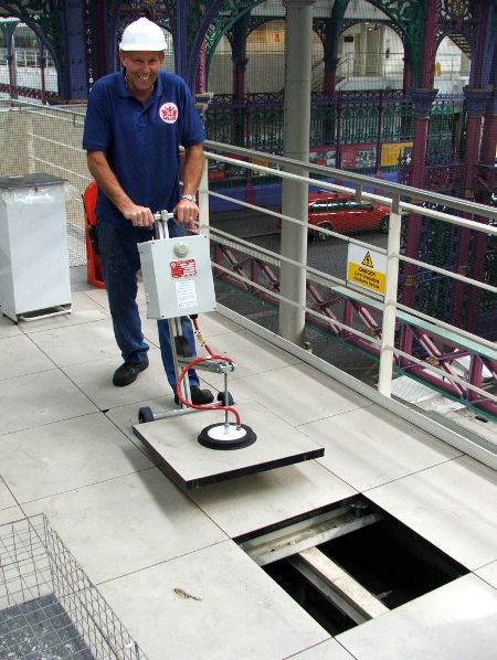 UK Suppliers of Battery-Powered Floor Lifters