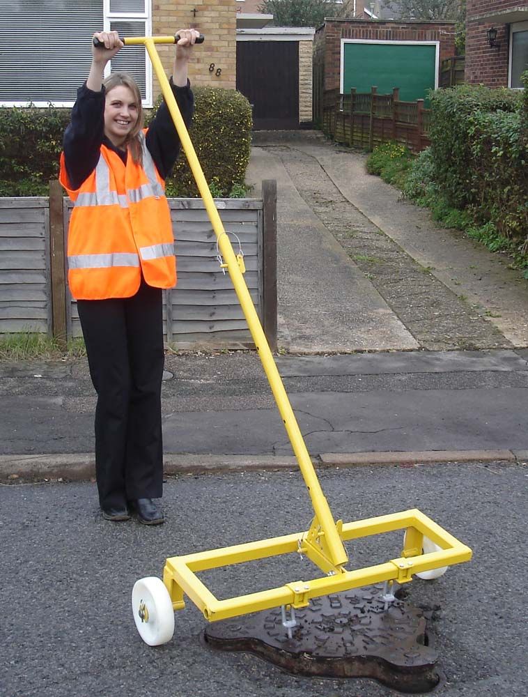 UK Suppliers of Handy Lift Manhole Lifter - Wheeler