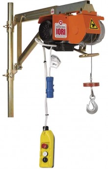 Rotatable Scaffold Hoist For Safe Loading